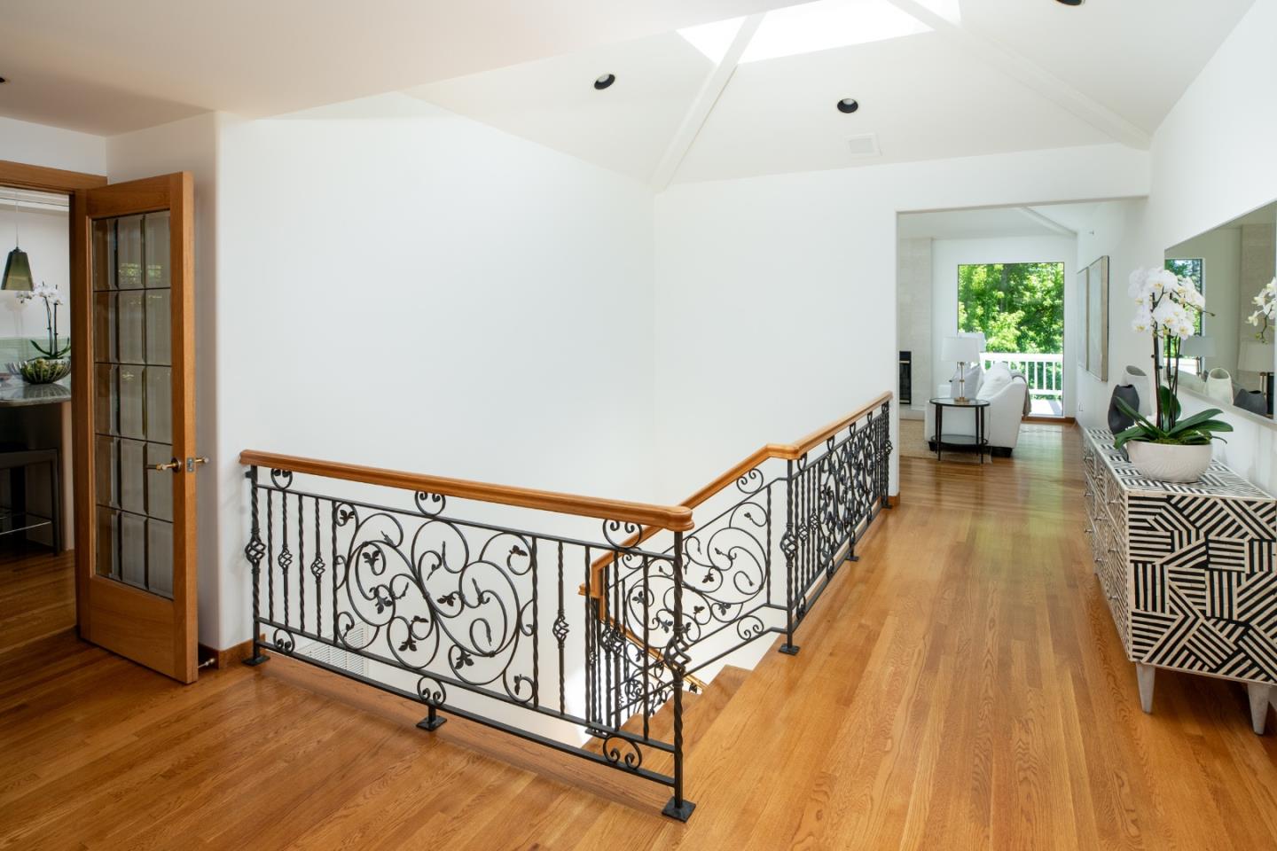 Detail Gallery Image 2 of 42 For 699 Manresa Ln, Los Altos,  CA 94022 - 3 Beds | 3 Baths