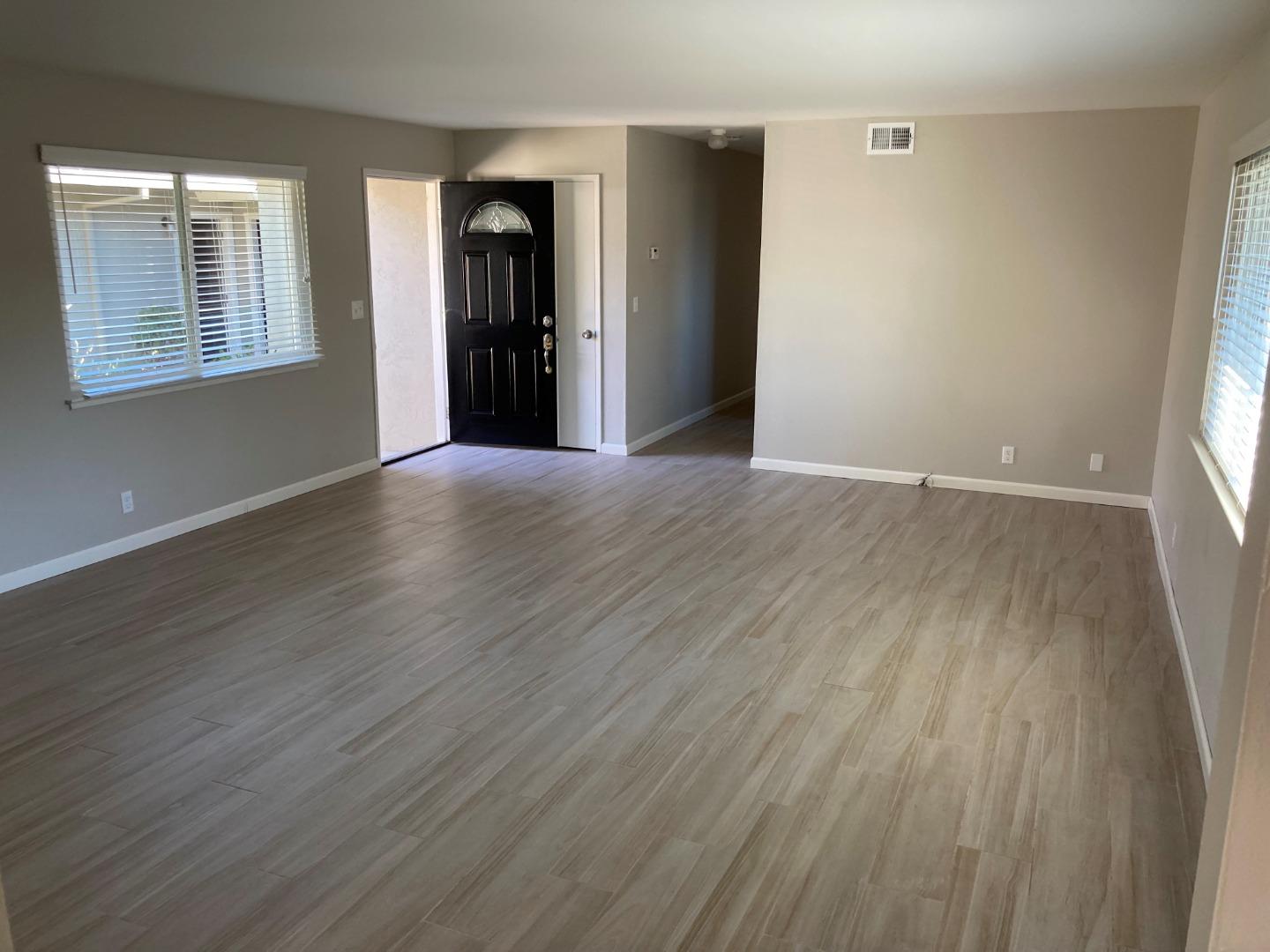 Detail Gallery Image 4 of 24 For 4093-4095 Alberstone Dr, San Jose,  CA 95130 - – Beds | – Baths