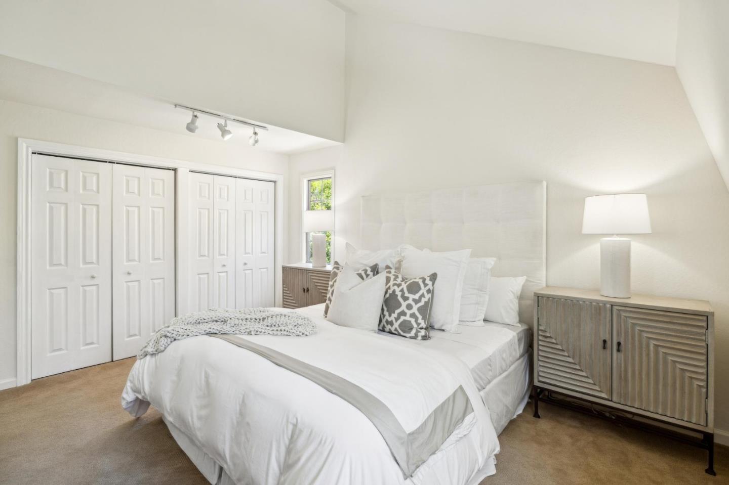 Detail Gallery Image 15 of 34 For 1207 Godetia Dr, Woodside,  CA 94062 - 4 Beds | 2/1 Baths
