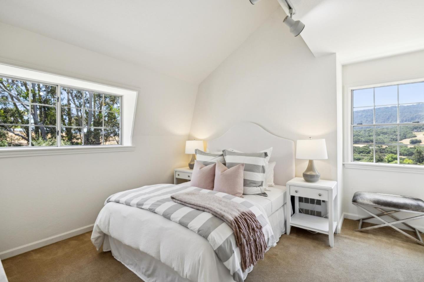 Detail Gallery Image 16 of 34 For 1207 Godetia Dr, Woodside,  CA 94062 - 4 Beds | 2/1 Baths