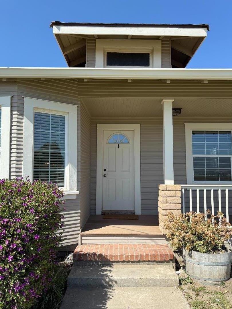Detail Gallery Image 2 of 32 For 123 Hunter Lane, Salinas,  CA 93908 - 3 Beds | 1 Baths