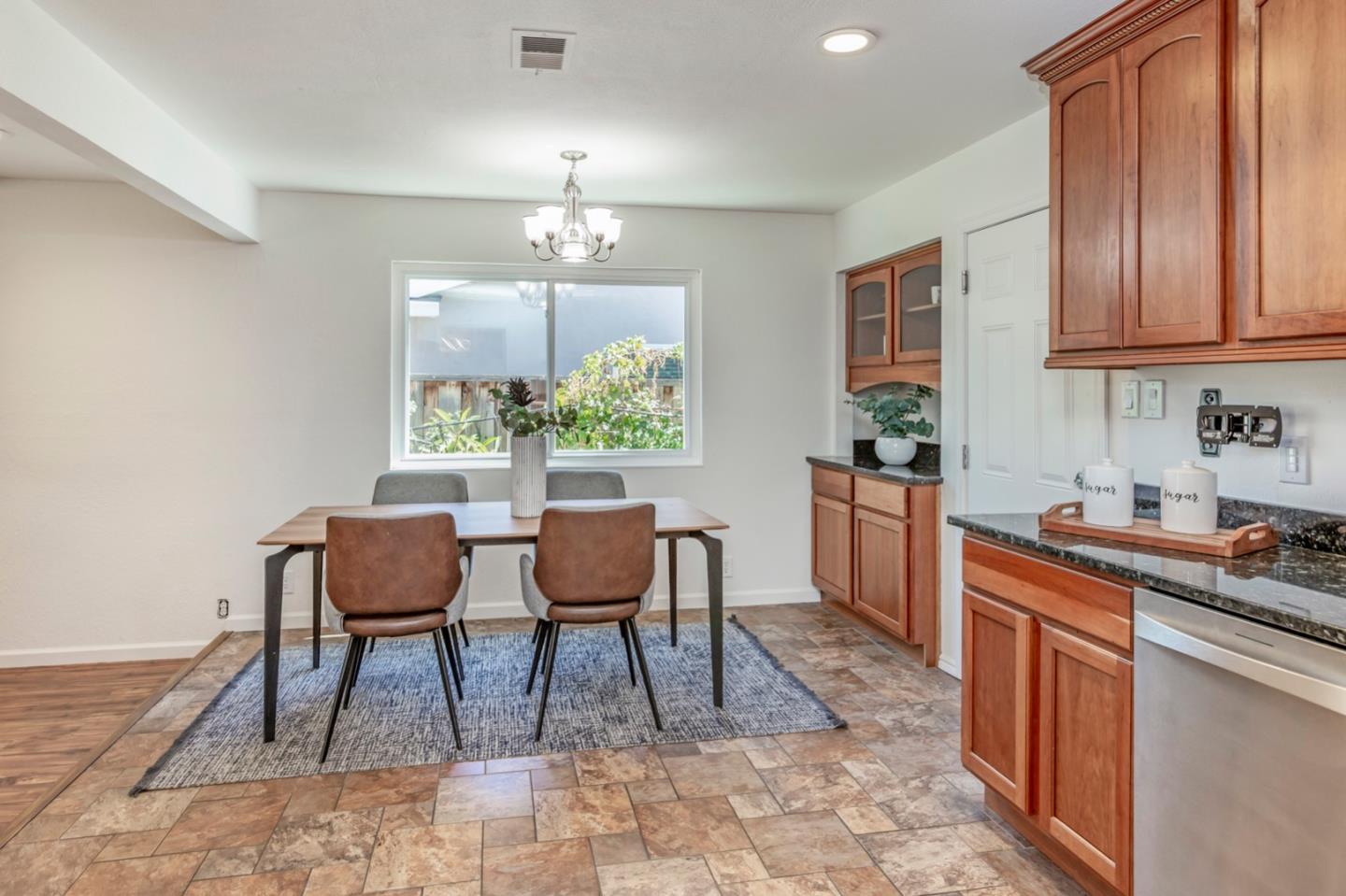 Detail Gallery Image 10 of 32 For 3166 Balmoral Dr, San Jose,  CA 95132 - 4 Beds | 2 Baths