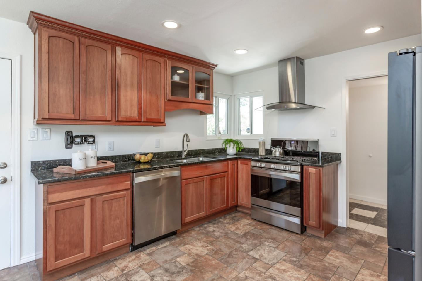 Detail Gallery Image 11 of 32 For 3166 Balmoral Dr, San Jose,  CA 95132 - 4 Beds | 2 Baths