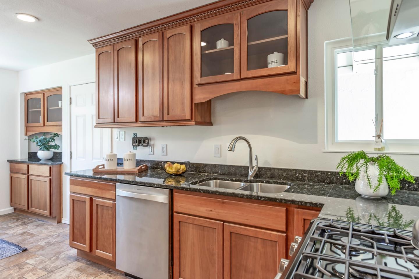 Detail Gallery Image 7 of 32 For 3166 Balmoral Dr, San Jose,  CA 95132 - 4 Beds | 2 Baths