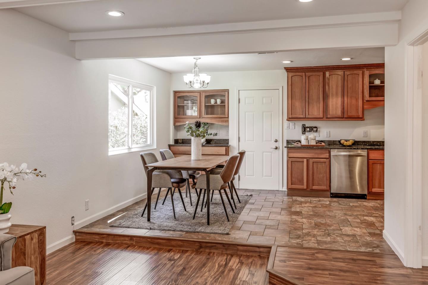 Detail Gallery Image 8 of 32 For 3166 Balmoral Dr, San Jose,  CA 95132 - 4 Beds | 2 Baths