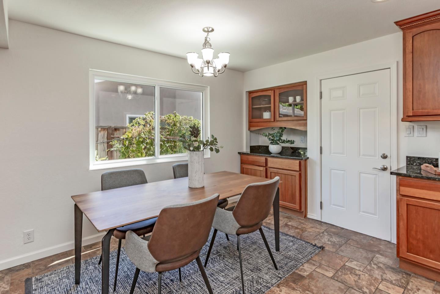 Detail Gallery Image 9 of 32 For 3166 Balmoral Dr, San Jose,  CA 95132 - 4 Beds | 2 Baths