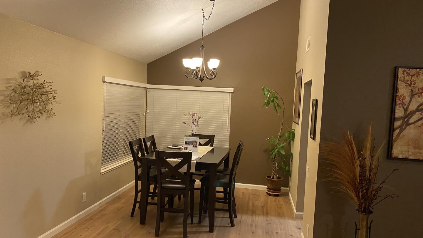 Detail Gallery Image 14 of 44 For 5270 Rio Grande Dr, San Jose,  CA 95136 - 4 Beds | 2/1 Baths