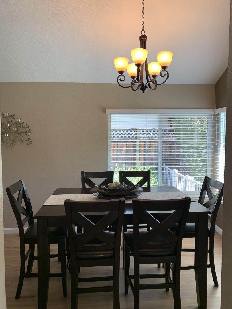 Detail Gallery Image 15 of 44 For 5270 Rio Grande Dr, San Jose,  CA 95136 - 4 Beds | 2/1 Baths