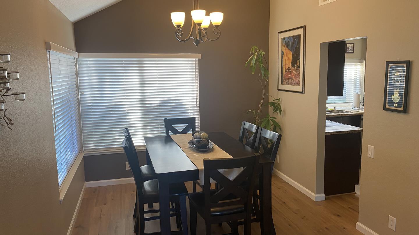 Detail Gallery Image 16 of 44 For 5270 Rio Grande Dr, San Jose,  CA 95136 - 4 Beds | 2/1 Baths