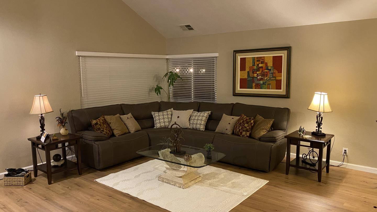 Detail Gallery Image 7 of 44 For 5270 Rio Grande Dr, San Jose,  CA 95136 - 4 Beds | 2/1 Baths