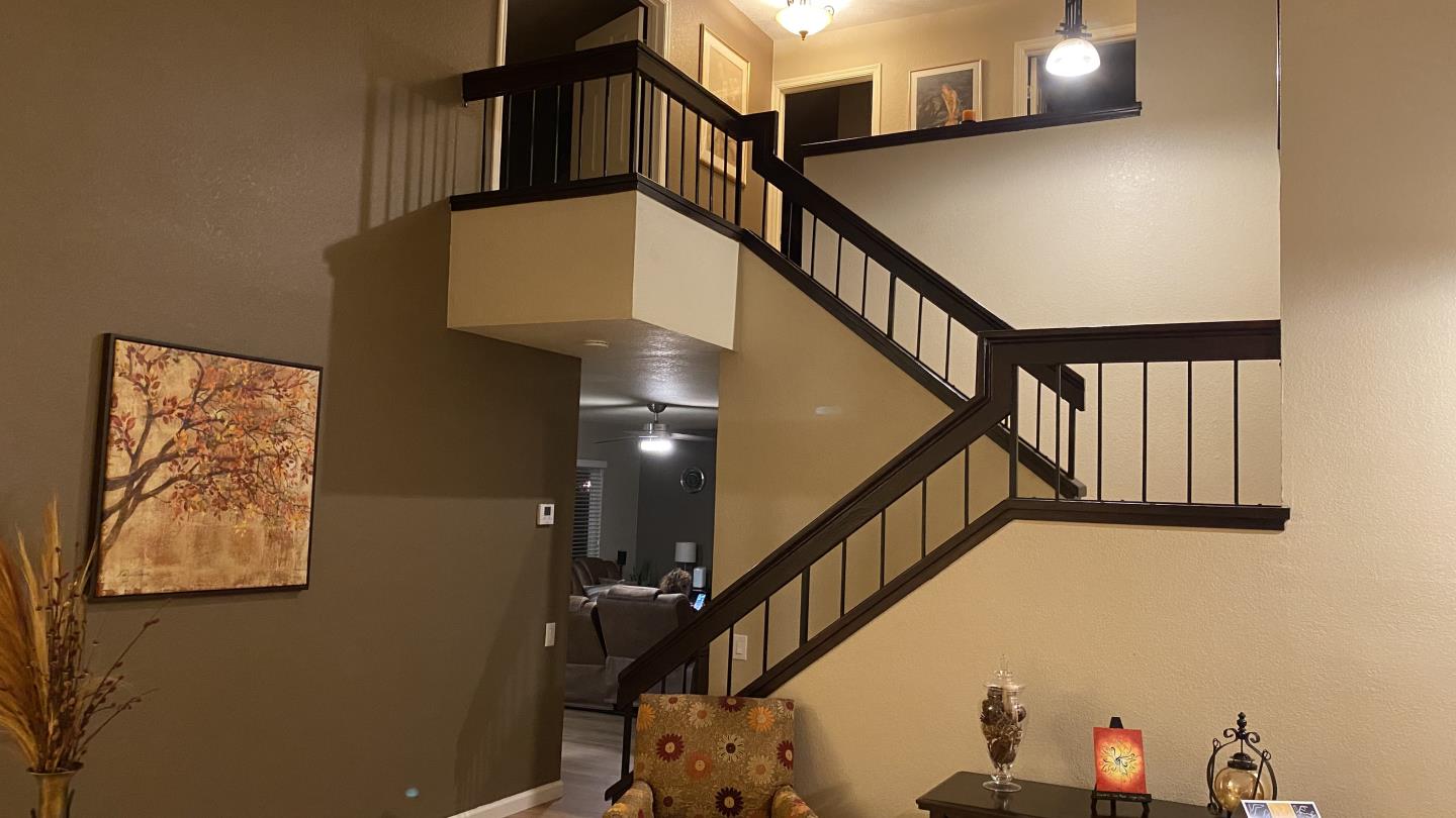 Detail Gallery Image 9 of 44 For 5270 Rio Grande Dr, San Jose,  CA 95136 - 4 Beds | 2/1 Baths