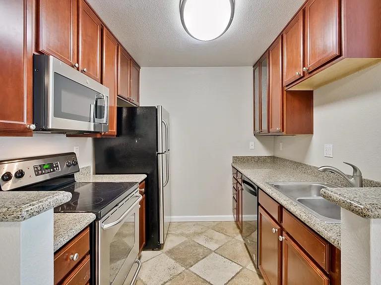 Detail Gallery Image 5 of 47 For 796 Teatree Ct, San Jose,  CA 95128 - 2 Beds | 2 Baths