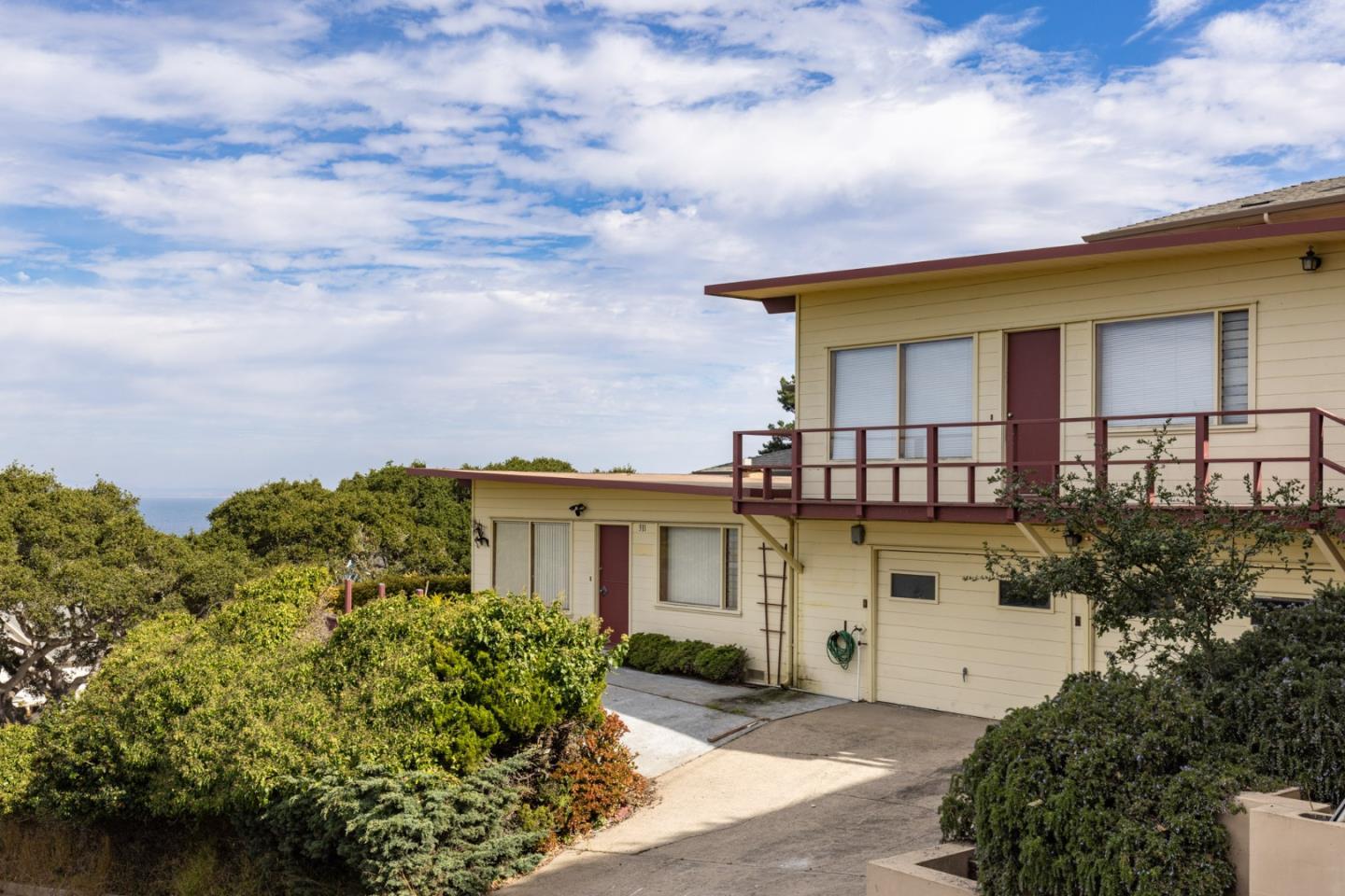 Detail Gallery Image 11 of 18 For 311 Lighthouse Ave, Pacific Grove,  CA 93950 - 4 Beds | 2 Baths