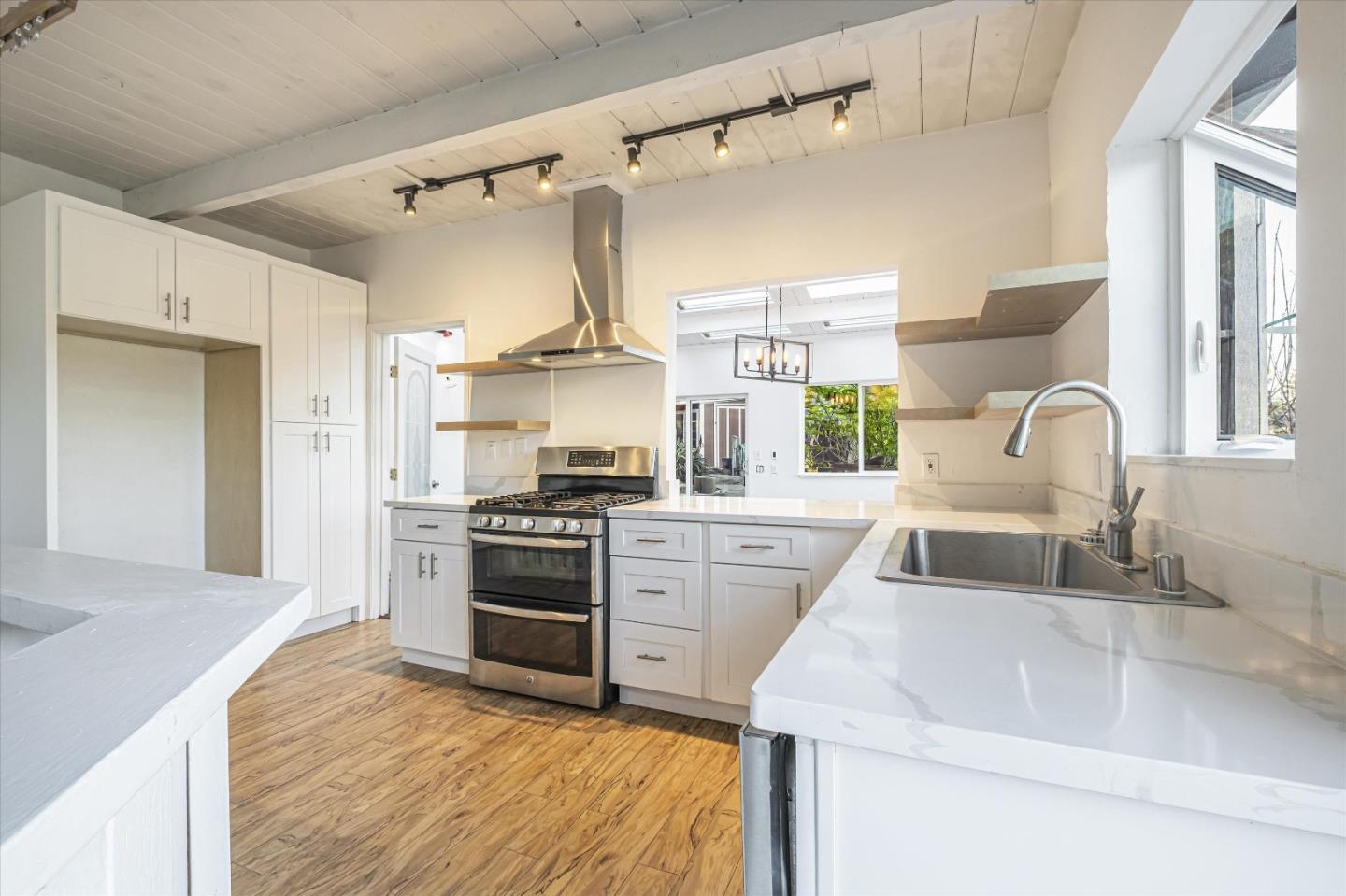 Detail Gallery Image 7 of 37 For 734 Loma Prieta Dr, Aptos,  CA 95003 - 2 Beds | 1 Baths