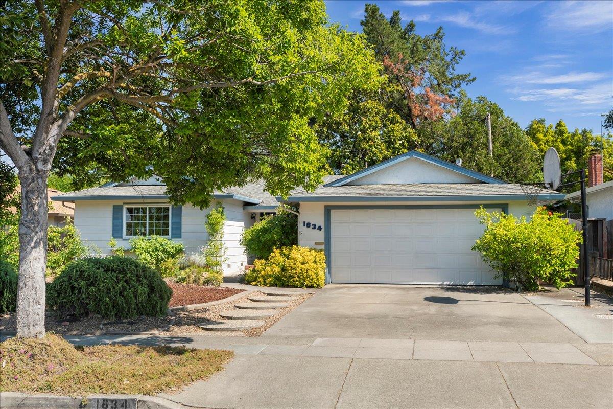 Detail Gallery Image 3 of 26 For 1634 Bowling Ln, San Jose,  CA 95118 - 3 Beds | 2 Baths