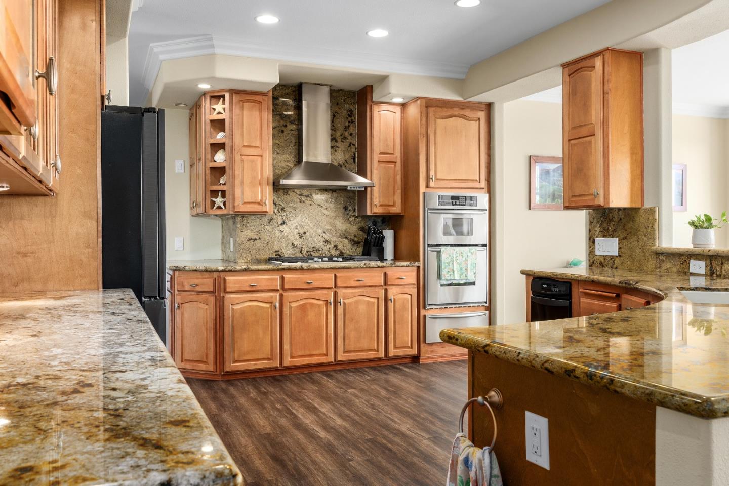 Detail Gallery Image 10 of 62 For 960 Smith Rd, Watsonville,  CA 95076 - 6 Beds | 4 Baths
