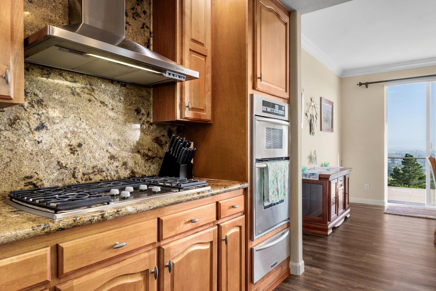 Detail Gallery Image 12 of 62 For 960 Smith Rd, Watsonville,  CA 95076 - 6 Beds | 4 Baths