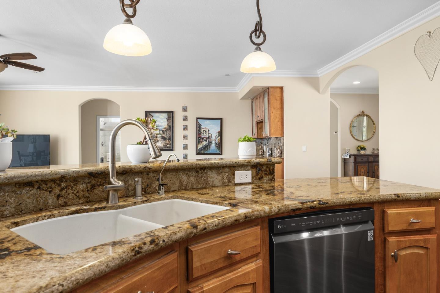 Detail Gallery Image 14 of 62 For 960 Smith Rd, Watsonville,  CA 95076 - 6 Beds | 4 Baths