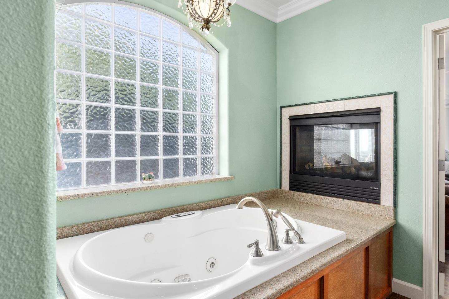 Detail Gallery Image 27 of 62 For 960 Smith Rd, Watsonville,  CA 95076 - 6 Beds | 4 Baths