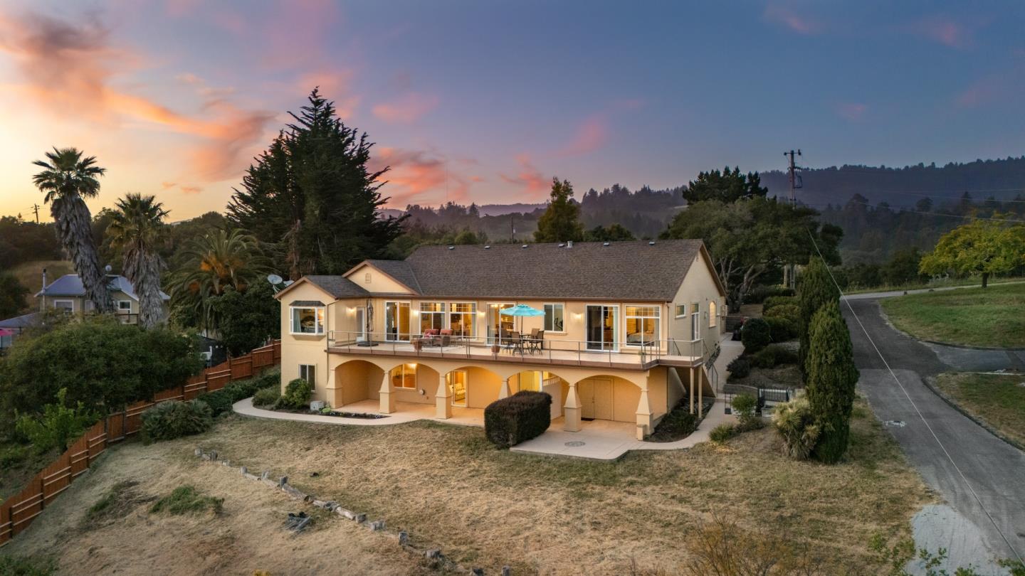 Detail Gallery Image 3 of 62 For 960 Smith Rd, Watsonville,  CA 95076 - 6 Beds | 4 Baths