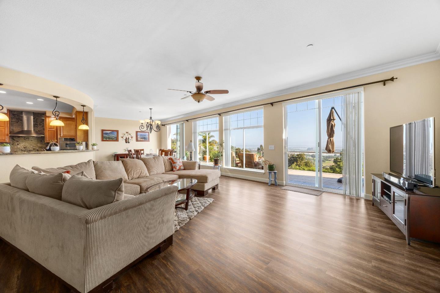 Detail Gallery Image 7 of 62 For 960 Smith Rd, Watsonville,  CA 95076 - 6 Beds | 4 Baths
