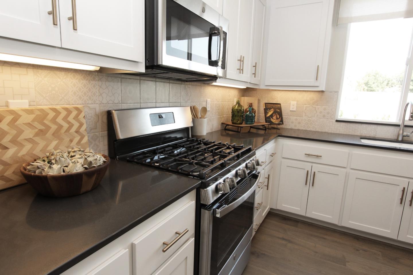 Detail Gallery Image 10 of 32 For 1660 Dolomite Dr #5,  Los Banos,  CA 93635 - 5 Beds | 3 Baths