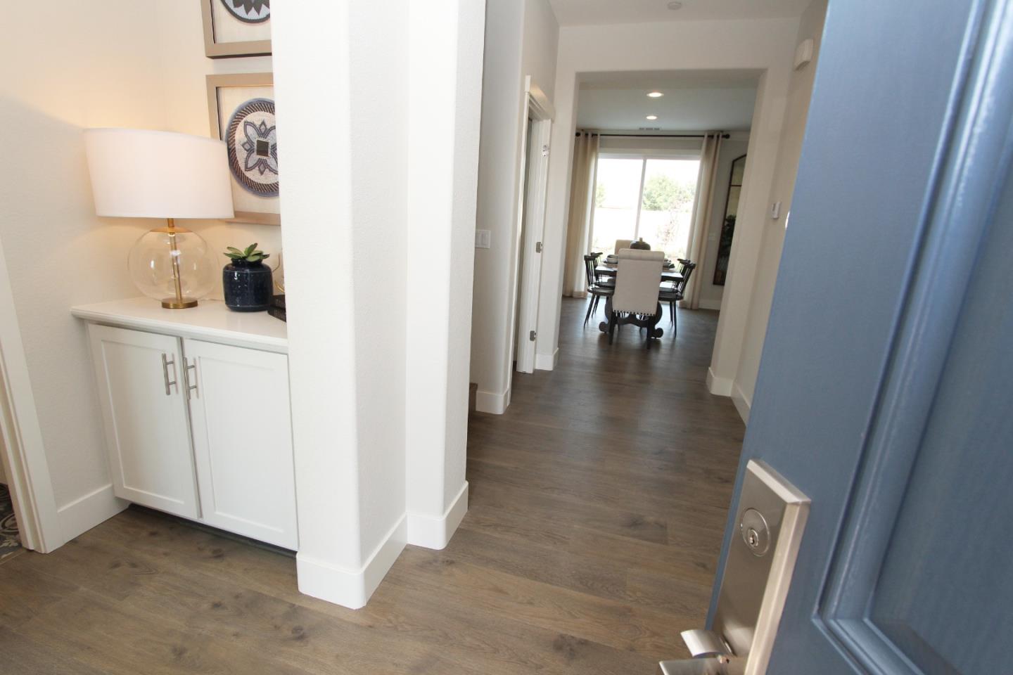 Detail Gallery Image 2 of 32 For 1660 Dolomite Dr #5,  Los Banos,  CA 93635 - 5 Beds | 3 Baths