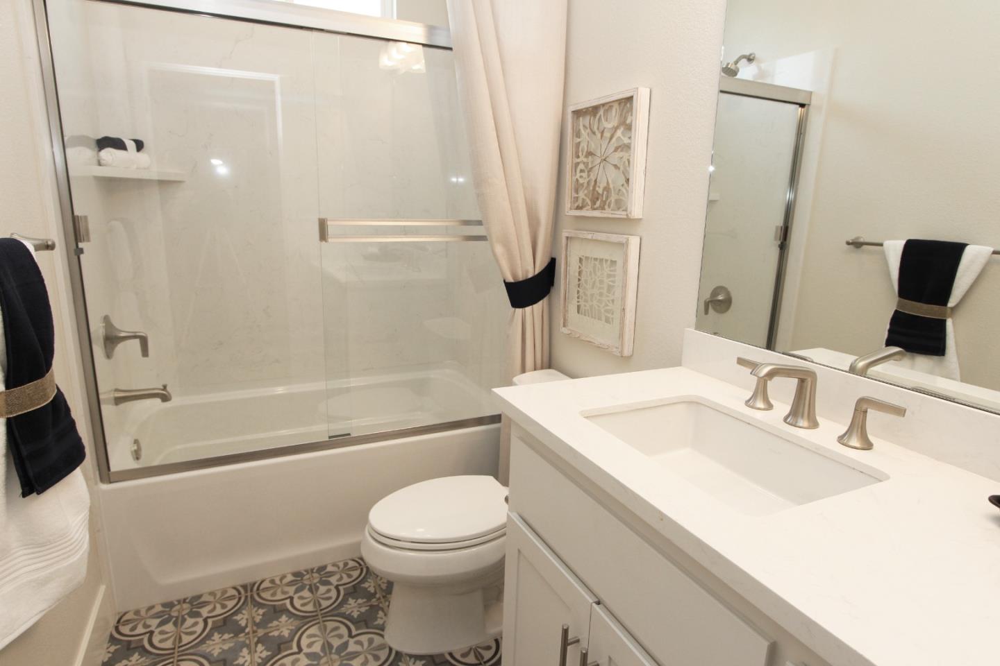 Detail Gallery Image 5 of 32 For 1660 Dolomite Dr #5,  Los Banos,  CA 93635 - 5 Beds | 3 Baths