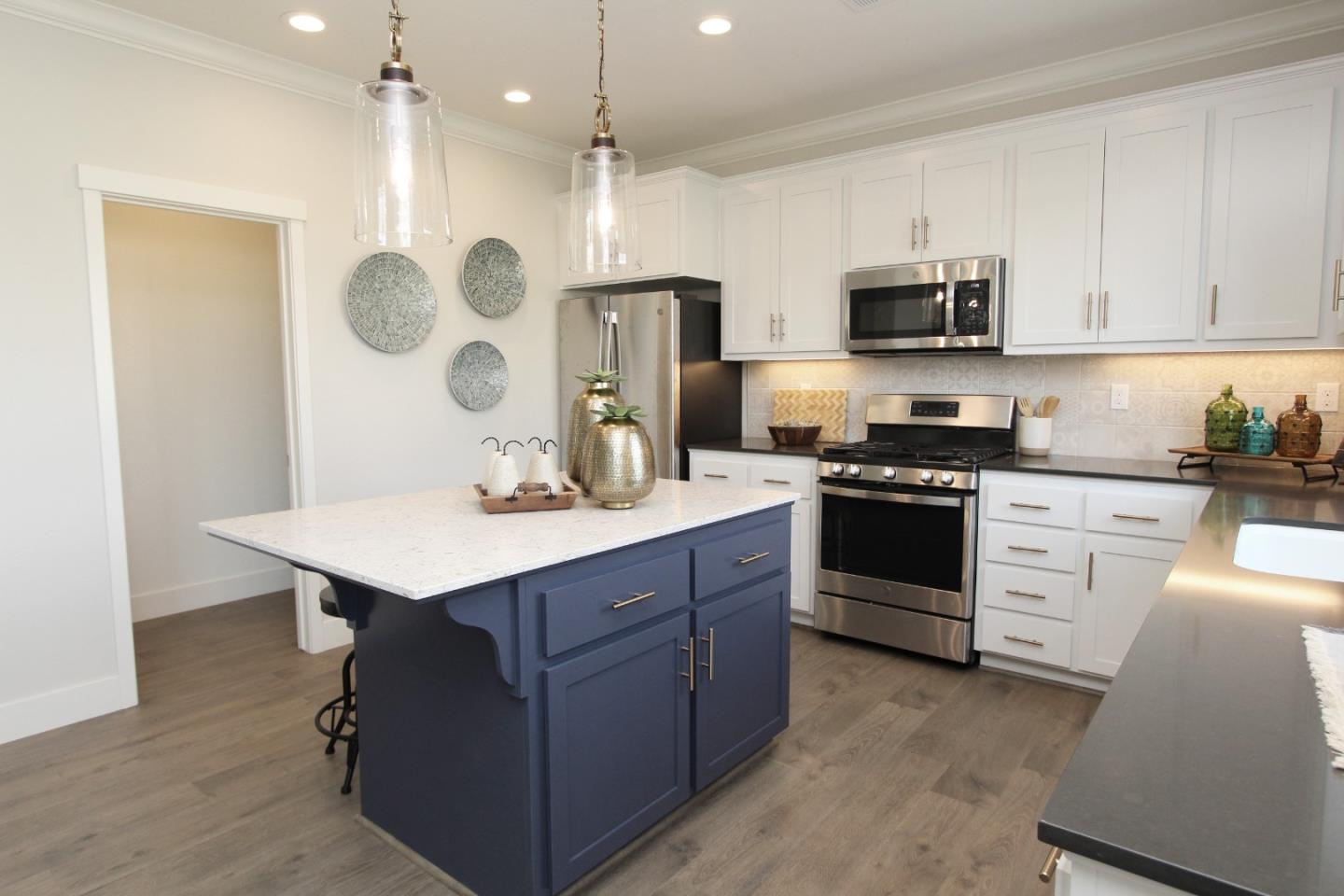 Detail Gallery Image 7 of 32 For 1660 Dolomite Dr #5,  Los Banos,  CA 93635 - 5 Beds | 3 Baths