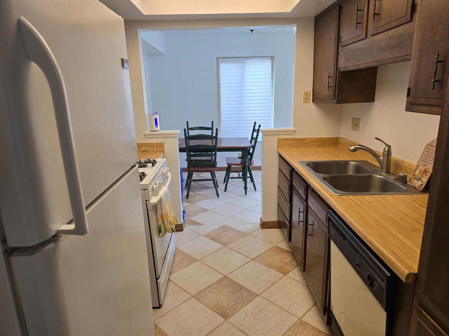 Detail Gallery Image 10 of 26 For 2416 N Main St #B,  Salinas,  CA 93906 - 2 Beds | 1/1 Baths
