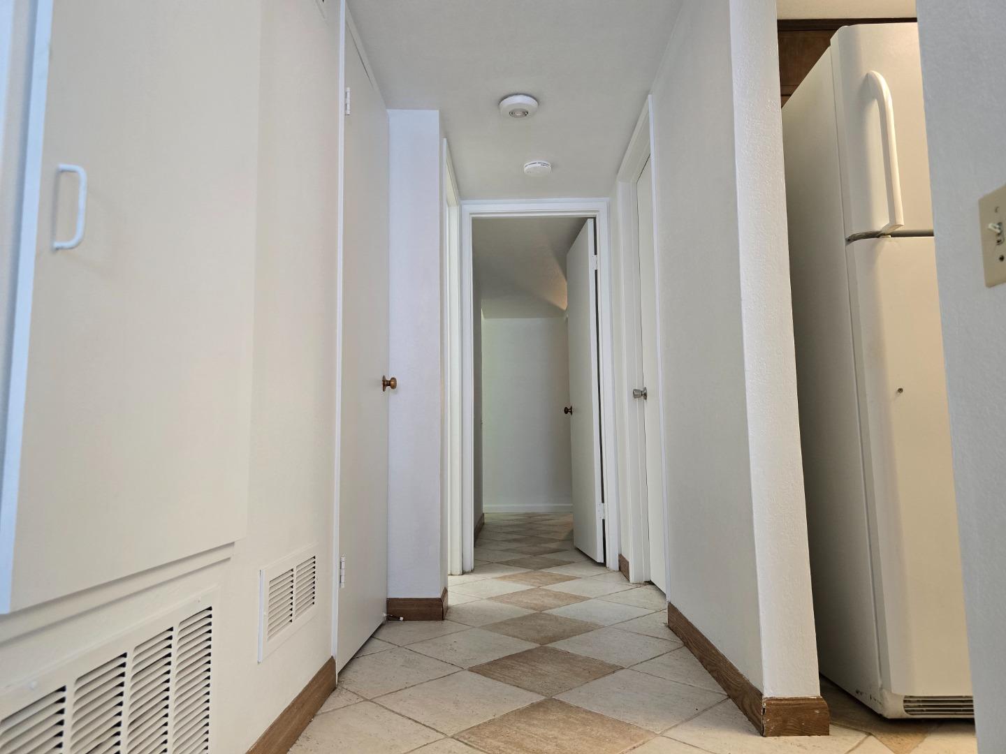Detail Gallery Image 11 of 26 For 2416 N Main St #B,  Salinas,  CA 93906 - 2 Beds | 1/1 Baths