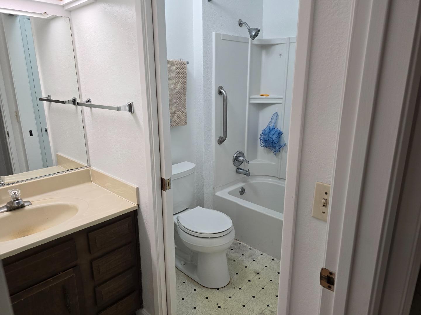 Detail Gallery Image 14 of 26 For 2416 N Main St #B,  Salinas,  CA 93906 - 2 Beds | 1/1 Baths