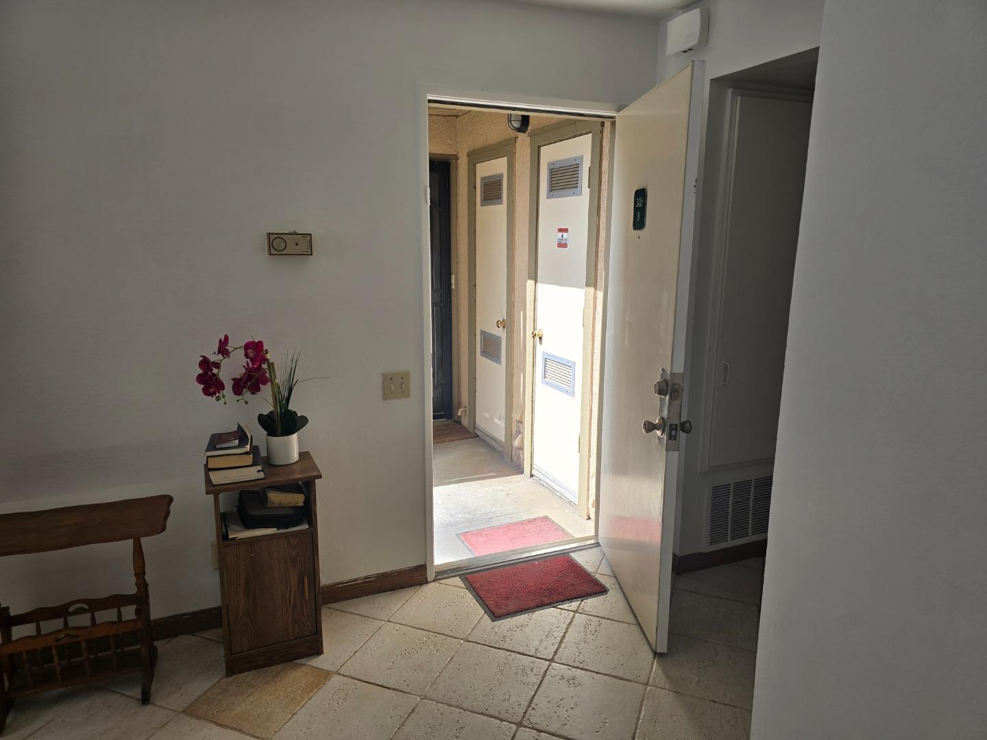 Detail Gallery Image 3 of 26 For 2416 N Main St #B,  Salinas,  CA 93906 - 2 Beds | 1/1 Baths
