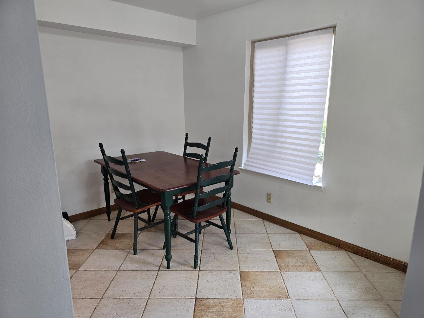 Detail Gallery Image 7 of 26 For 2416 N Main St #B,  Salinas,  CA 93906 - 2 Beds | 1/1 Baths