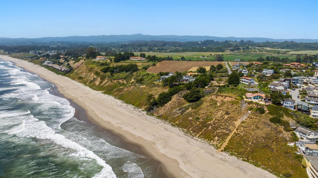 Detail Gallery Image 9 of 42 For 420 Sand Dollar Dr, La Selva Beach,  CA 95076 - 3 Beds | 3/1 Baths