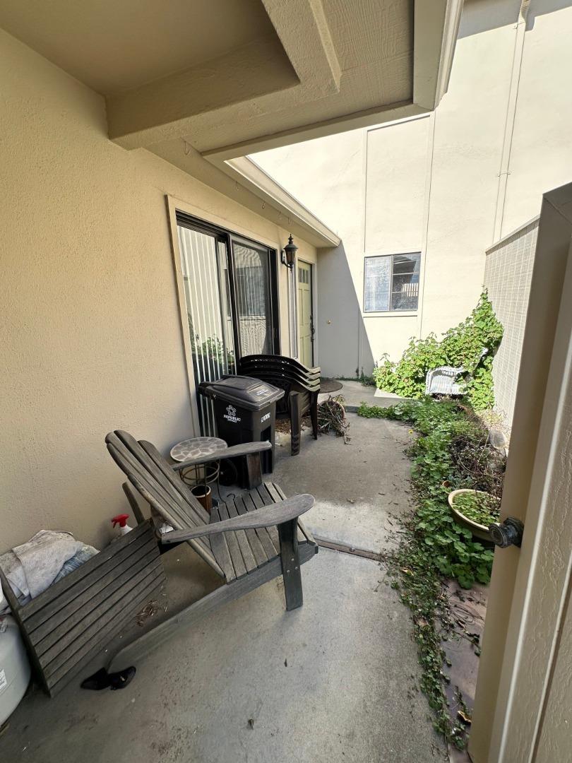 Detail Gallery Image 2 of 8 For 130 Nissen Rd #2,  Salinas,  CA 93901 - 3 Beds | 2 Baths