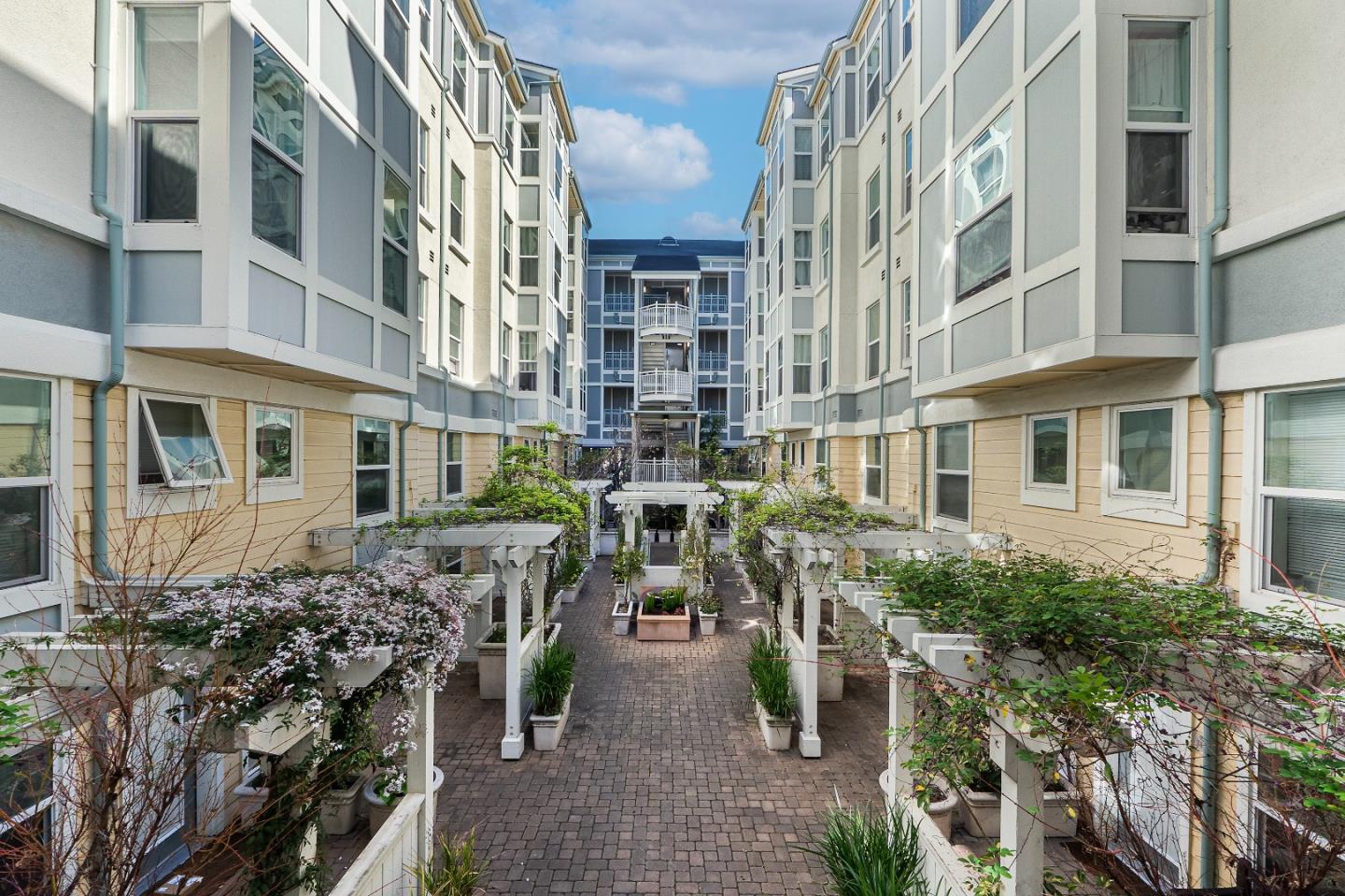 Detail Gallery Image 12 of 14 For 655 12th St #205,  Oakland,  CA 94607 - 2 Beds | 2 Baths