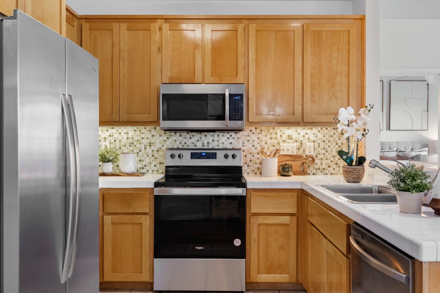 Detail Gallery Image 5 of 14 For 655 12th St #205,  Oakland,  CA 94607 - 2 Beds | 2 Baths