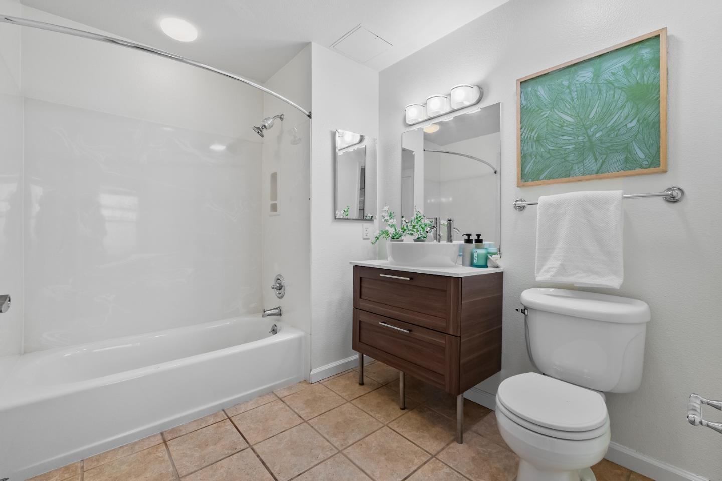 Detail Gallery Image 8 of 14 For 655 12th St #205,  Oakland,  CA 94607 - 2 Beds | 2 Baths