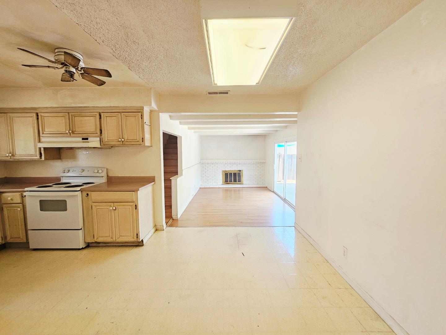 Detail Gallery Image 11 of 25 For 227 Whirlaway Dr, San Jose,  CA 95111 - 4 Beds | 2 Baths