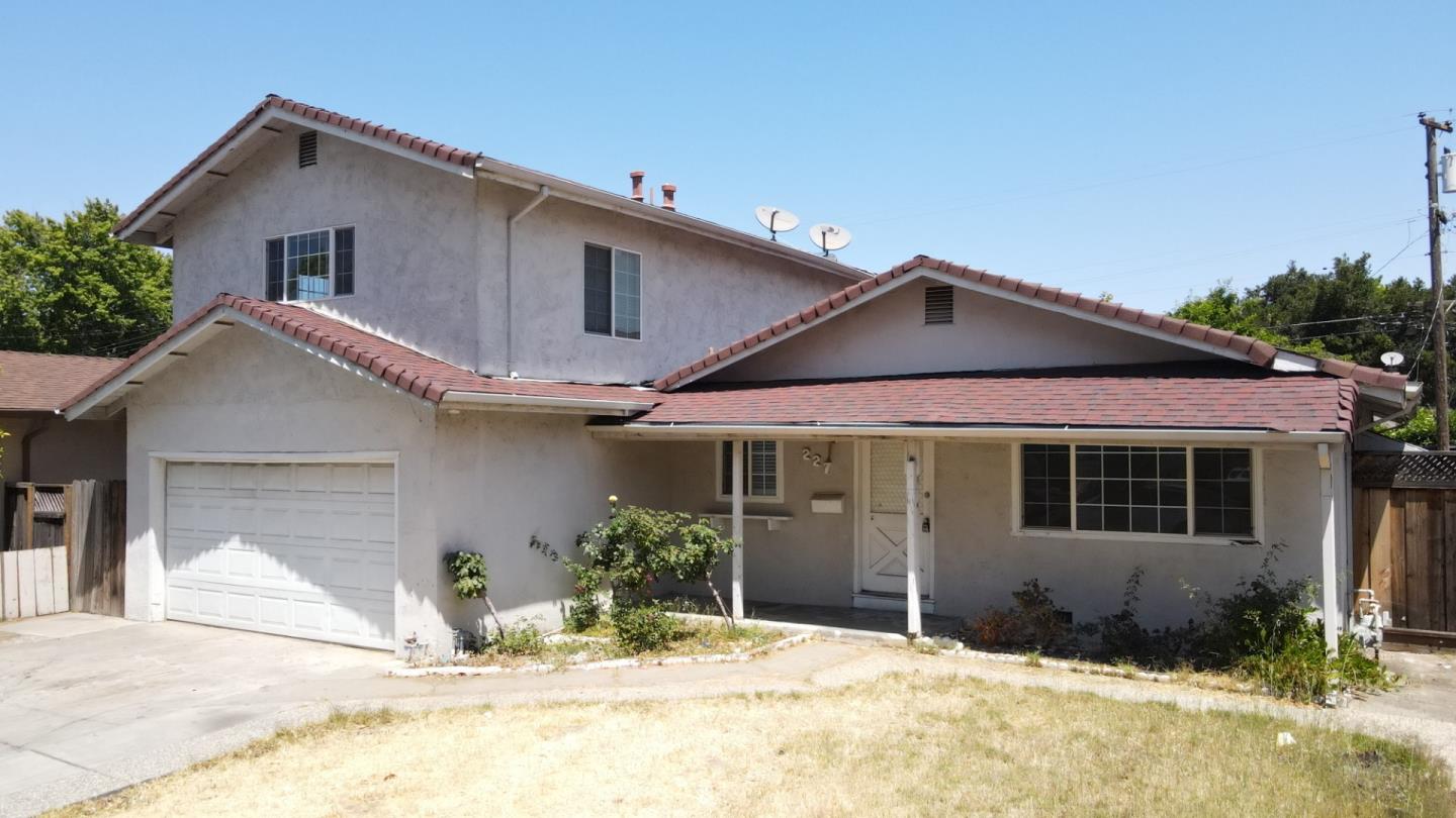 Detail Gallery Image 2 of 25 For 227 Whirlaway Dr, San Jose,  CA 95111 - 4 Beds | 2 Baths