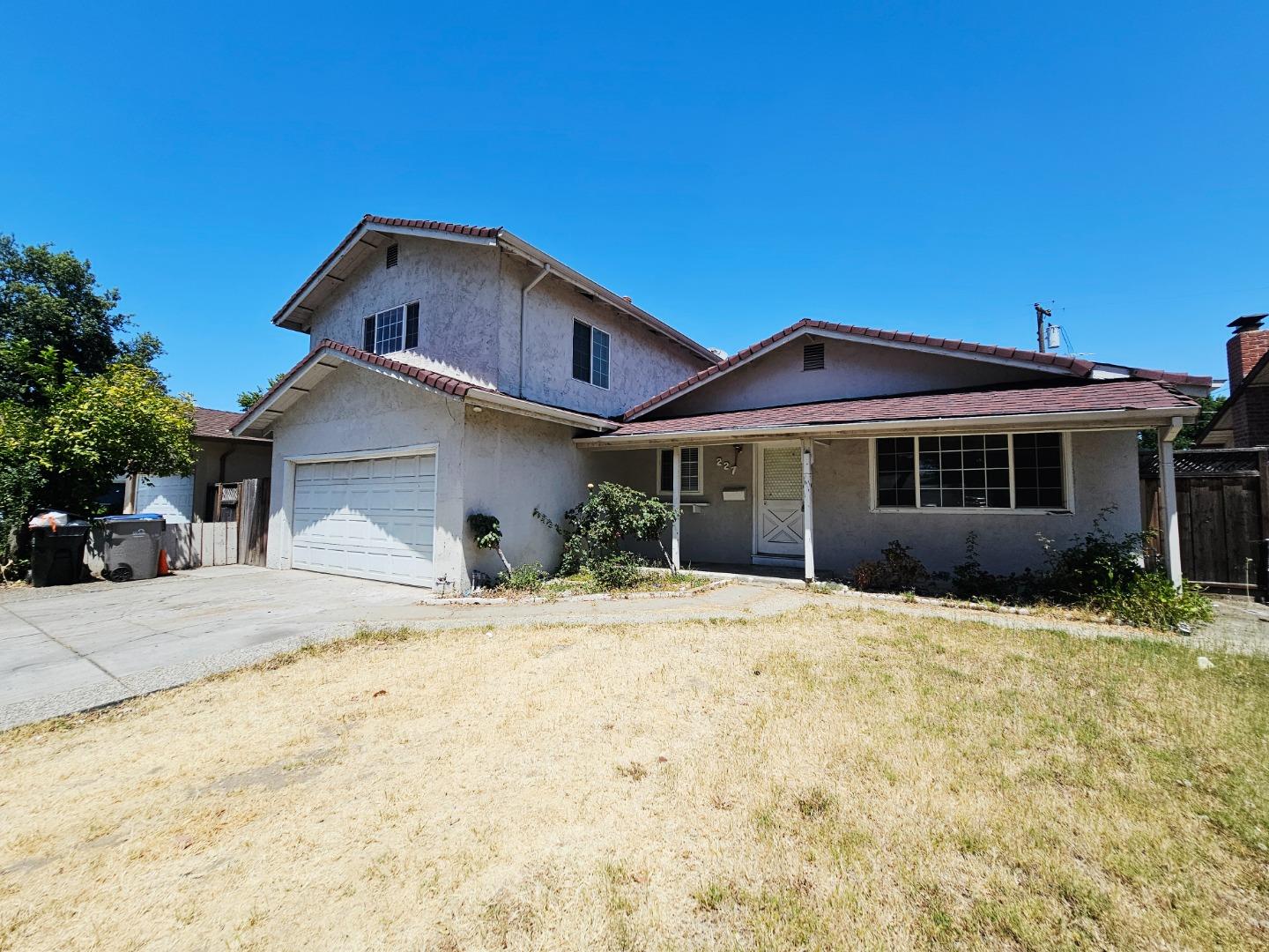 Detail Gallery Image 3 of 25 For 227 Whirlaway Dr, San Jose,  CA 95111 - 4 Beds | 2 Baths