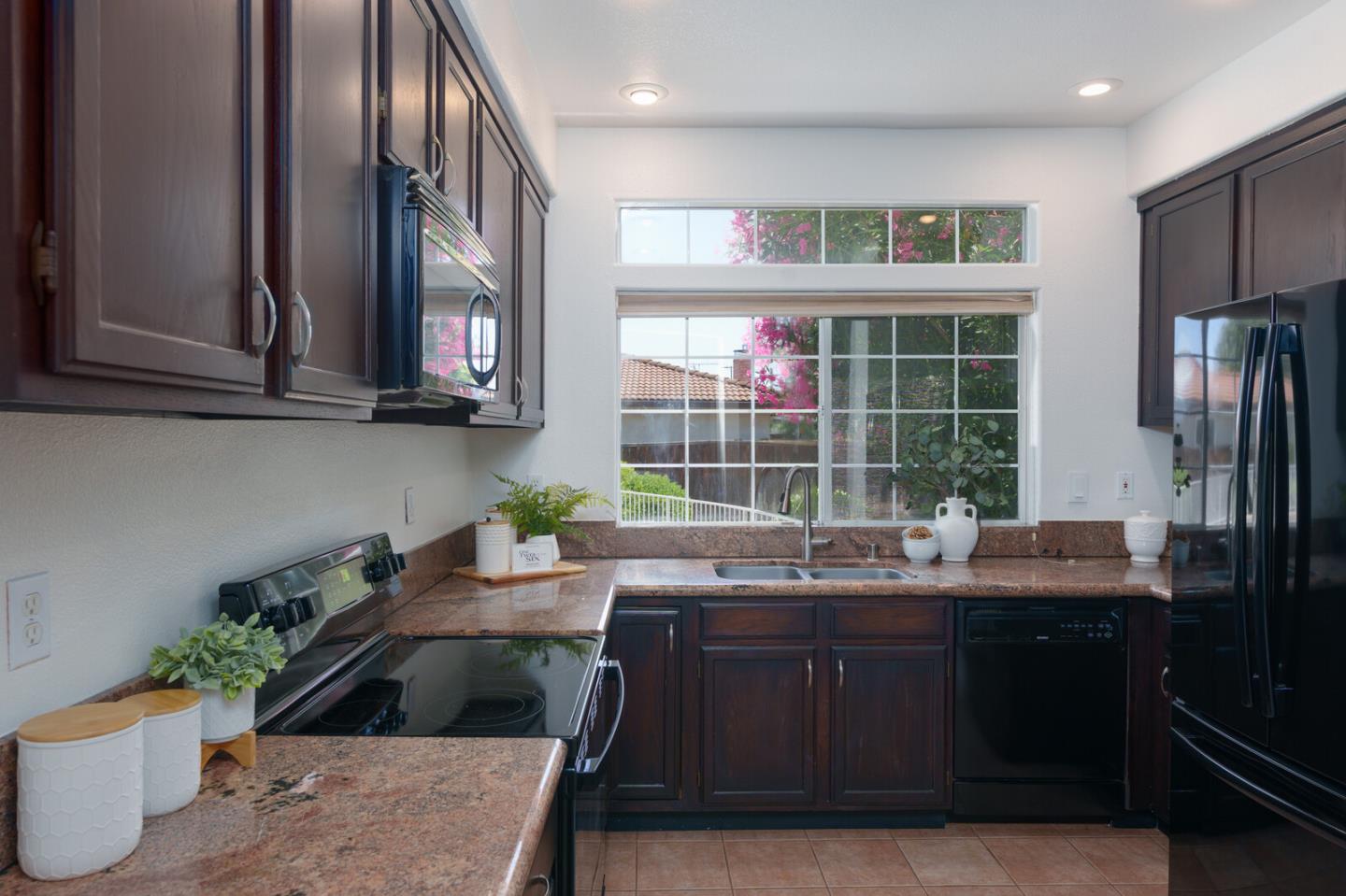 Detail Gallery Image 24 of 77 For 1114 S Winchester Blvd, San Jose,  CA 95128 - 2 Beds | 2 Baths