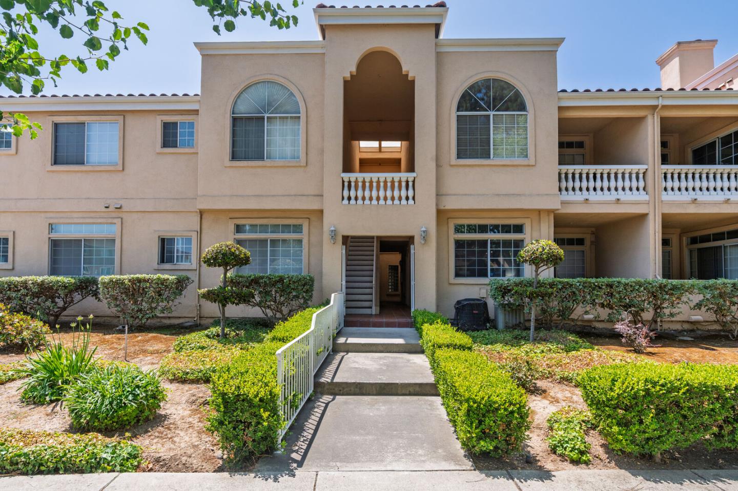 Detail Gallery Image 5 of 77 For 1114 S Winchester Blvd, San Jose,  CA 95128 - 2 Beds | 2 Baths