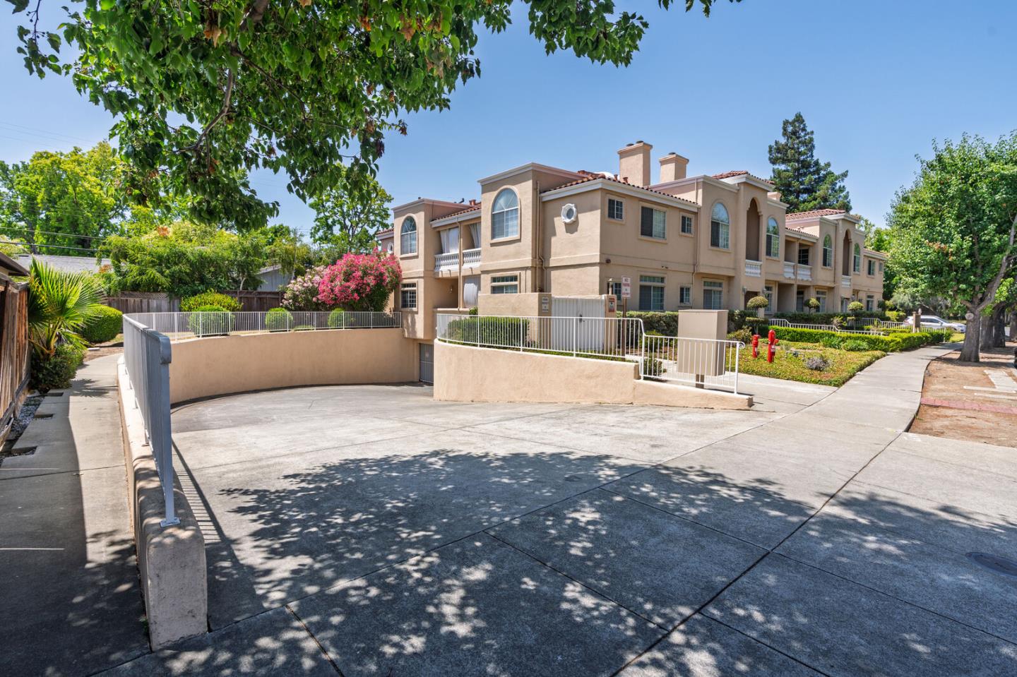 Detail Gallery Image 61 of 77 For 1114 S Winchester Blvd, San Jose,  CA 95128 - 2 Beds | 2 Baths