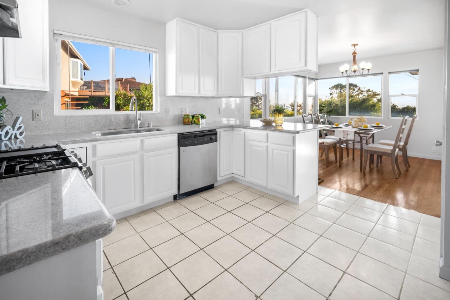 Detail Gallery Image 10 of 40 For 2735 Del Monte Ave, El Cerrito,  CA 94530 - 6 Beds | 4 Baths