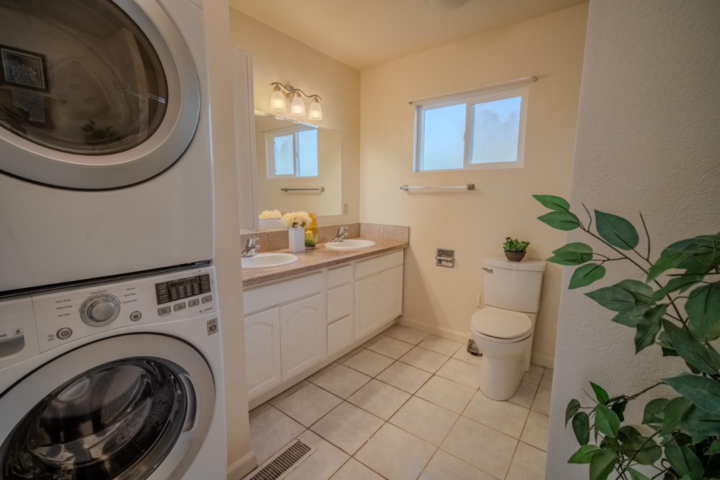 Detail Gallery Image 13 of 40 For 2735 Del Monte Ave, El Cerrito,  CA 94530 - 6 Beds | 4 Baths