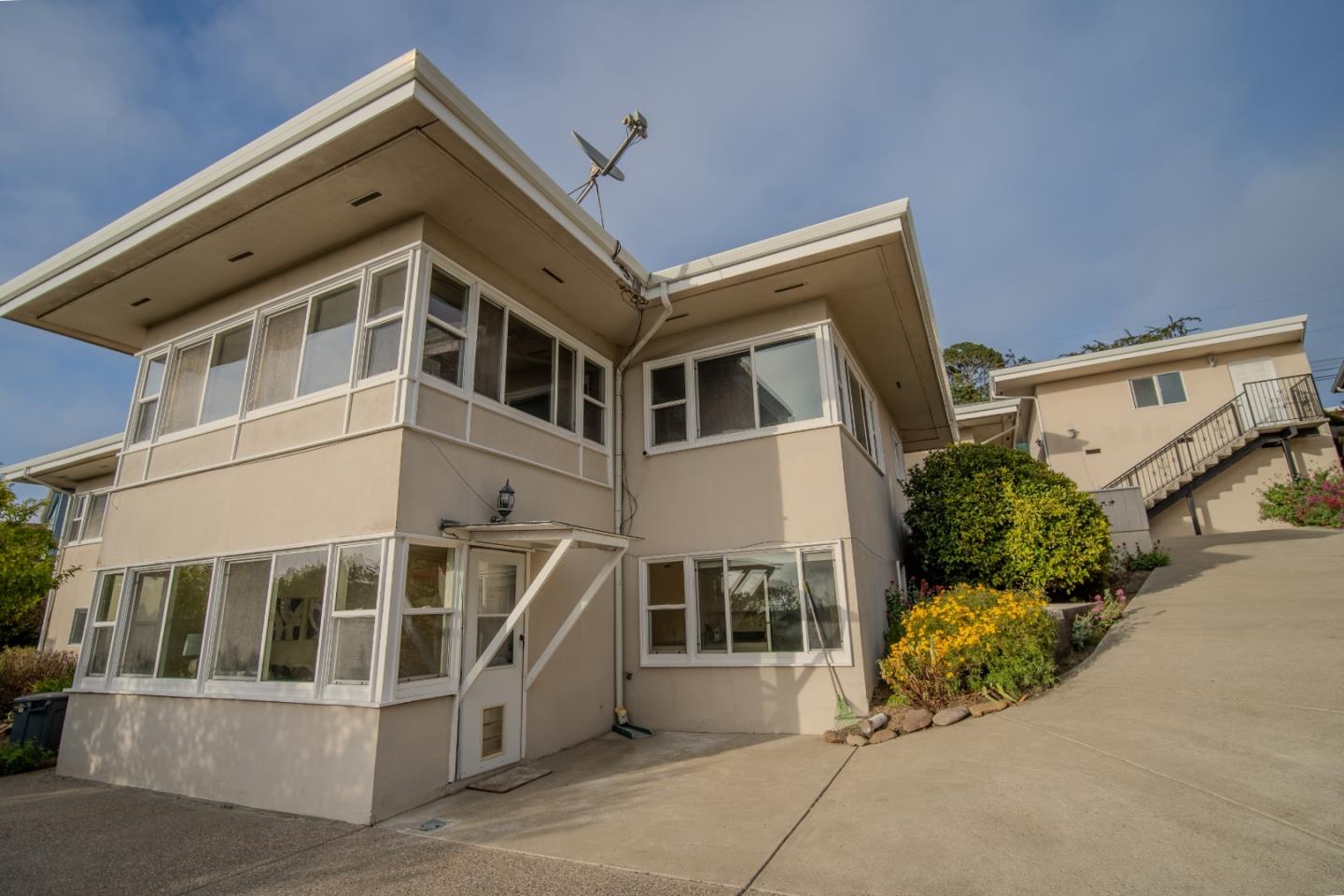 Detail Gallery Image 3 of 40 For 2735 Del Monte Ave, El Cerrito,  CA 94530 - 6 Beds | 4 Baths