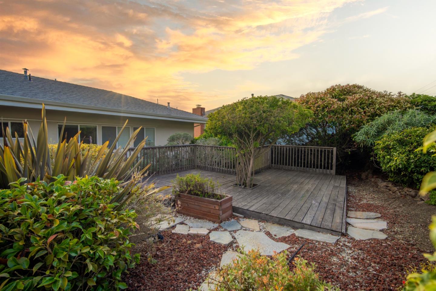 Detail Gallery Image 31 of 40 For 2735 Del Monte Ave, El Cerrito,  CA 94530 - 6 Beds | 4 Baths