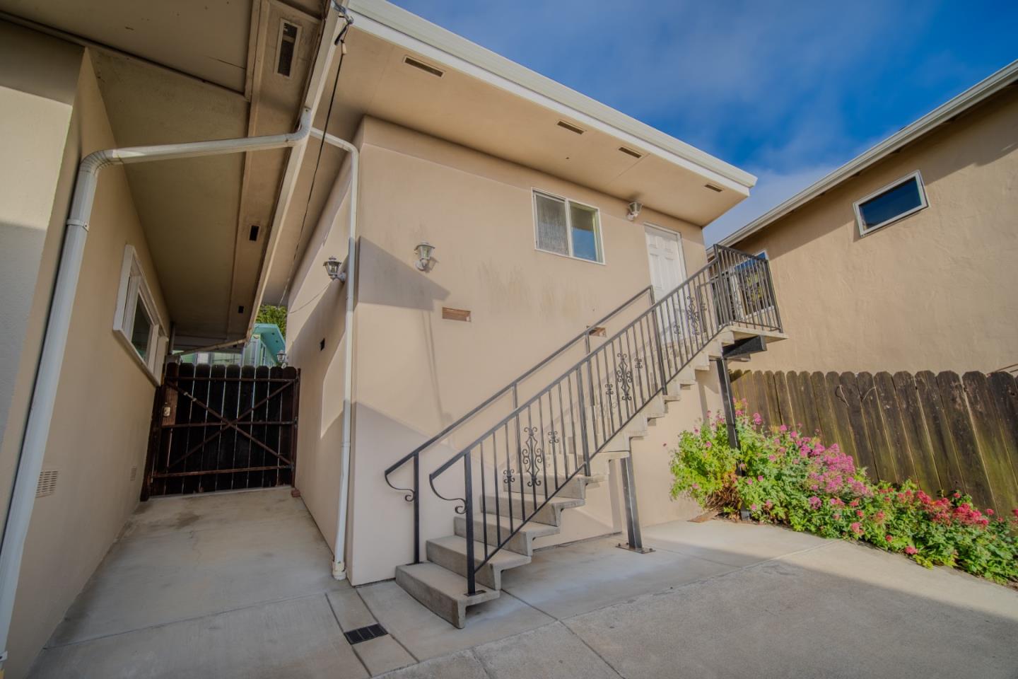 Detail Gallery Image 5 of 40 For 2735 Del Monte Ave, El Cerrito,  CA 94530 - 6 Beds | 4 Baths